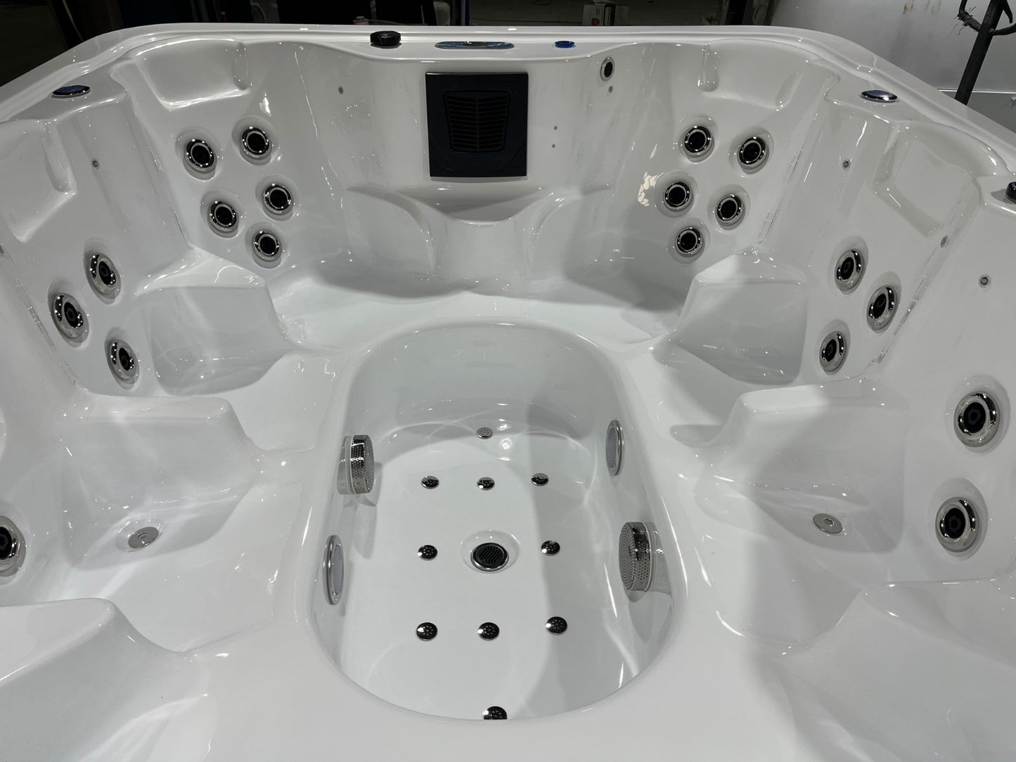 6 person Spa with std Controller 7ft x 7ft
