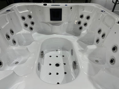 6 person Spa with std Controller 7ft x 7ft